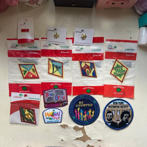 Lot of Girl Scouts Iron On Badges and Pins Brand New - Picture 2 of 8